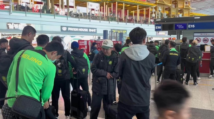  博主：昨天遭遇停飛休息一晚，國安隊首都機場今日再出發(fā)