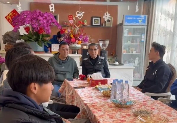  徐根寶寄語(yǔ)申花球員：世界杯出線才是硬道理，要為國(guó)家隊(duì)爭(zhēng)取榮譽(yù)