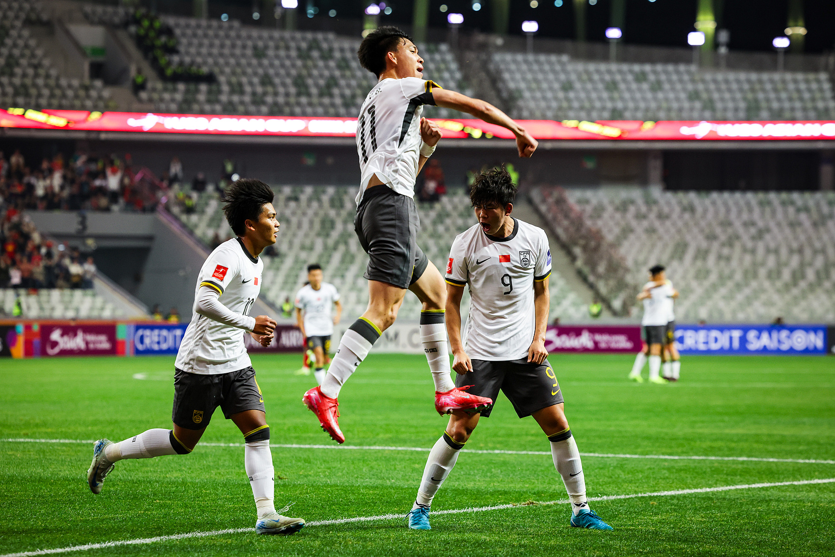  全面壓制！國青半場控球率高達(dá)7成，射門比9-3，造對方3張黃牌