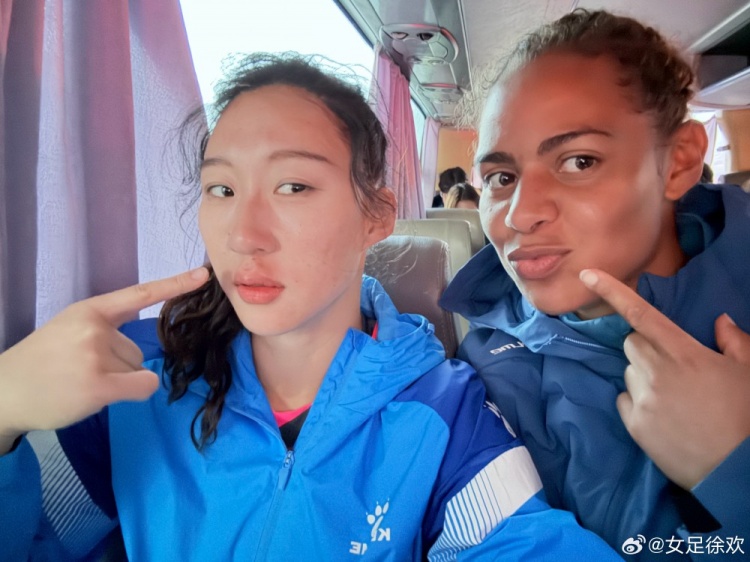  神勇！女足國門徐歡曬照，比賽中被球砸臉仍力保球門不失