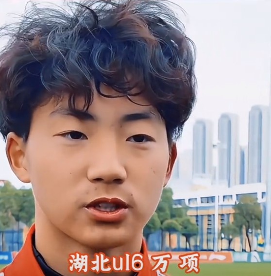  萬項談全運會吊射破門：發(fā)現門將站位不是很好，就很自信的射門