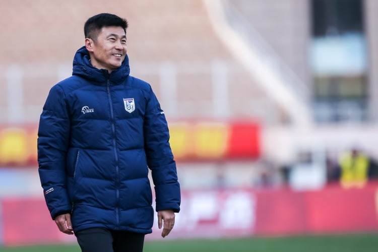  足球報(bào)：大連英博低調(diào)備戰(zhàn)，簽約贊助商為大連足球注入新活力